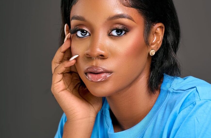 Interview Exclusive: Felicia la jolie Camer…